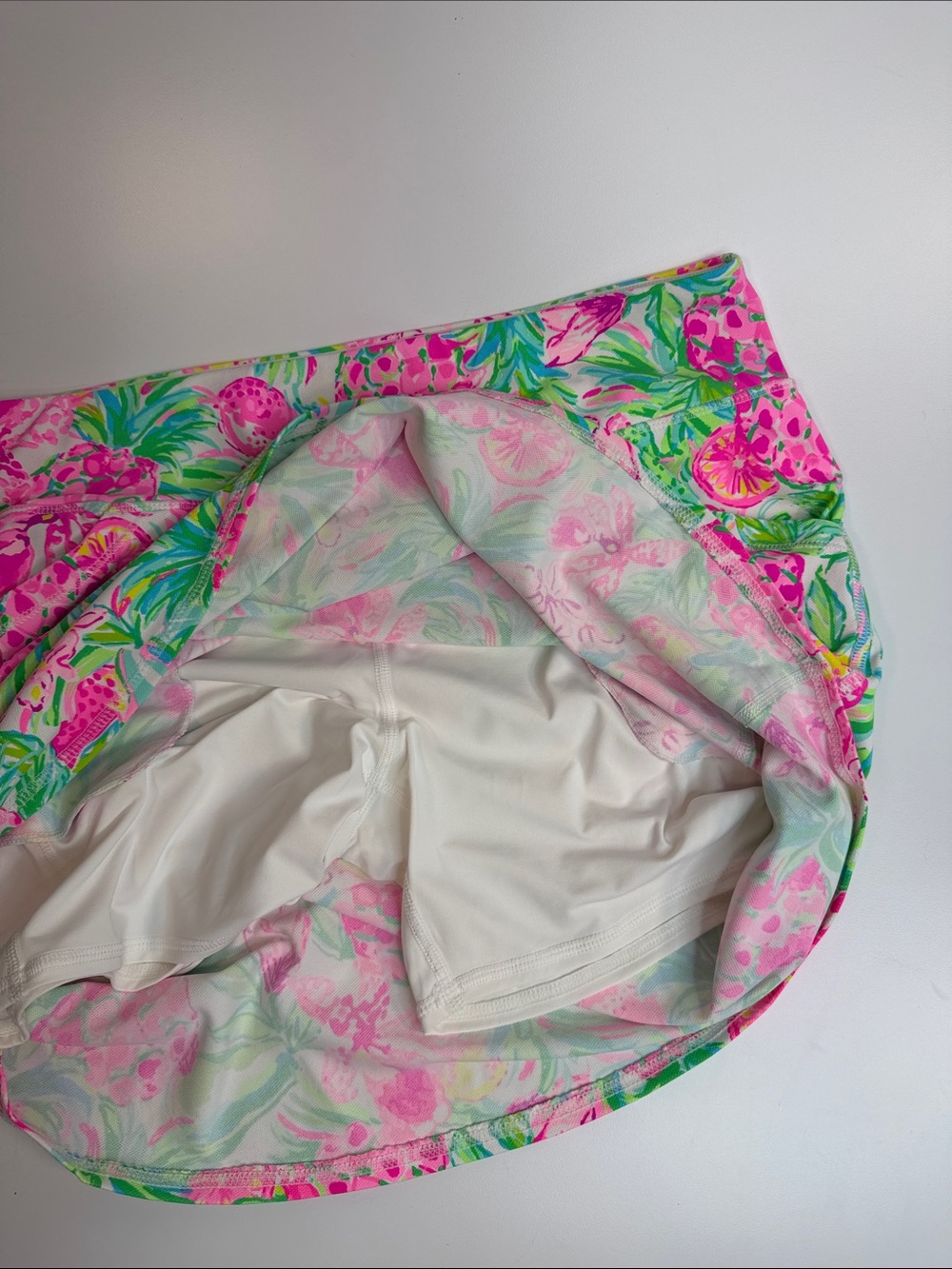 Lilly Pulitzer Bright Pink Tropical Luxletic Skort. Large - Picture 3 of 5